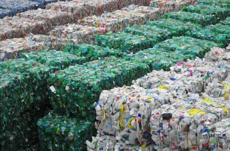 Организация пластиковых бутылок